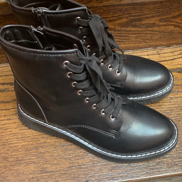 Black with white thread boots - Picture 1 of 6